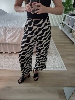 Nordstrom Rack: Wavy Stripe Wide-Leg Pants - Black & Cream